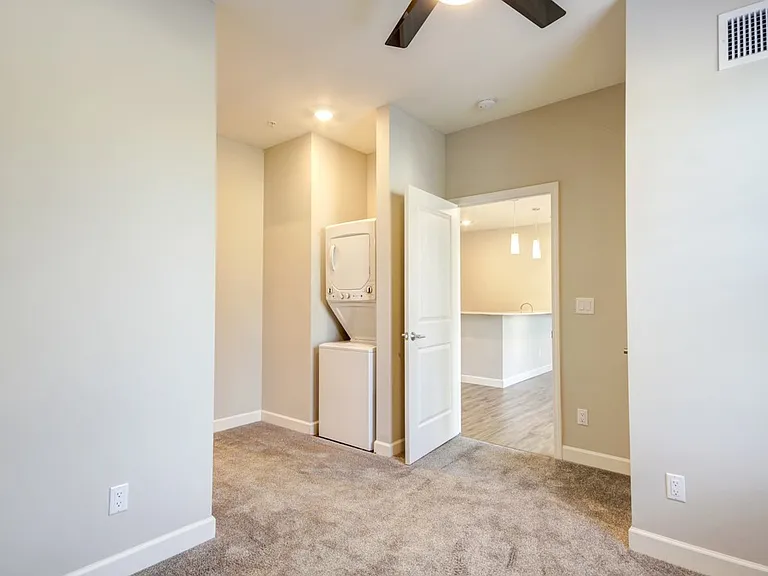 2401 — Photo 24