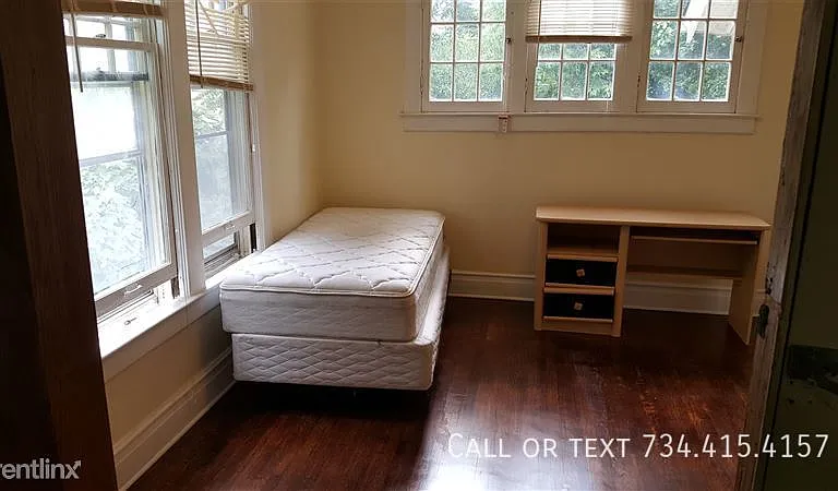 1002 Packard St — Photo 13