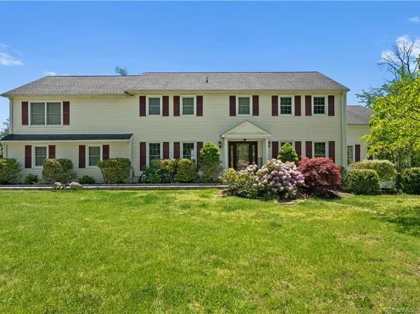 7 Old Woods Road, Brookfield, CT 06804