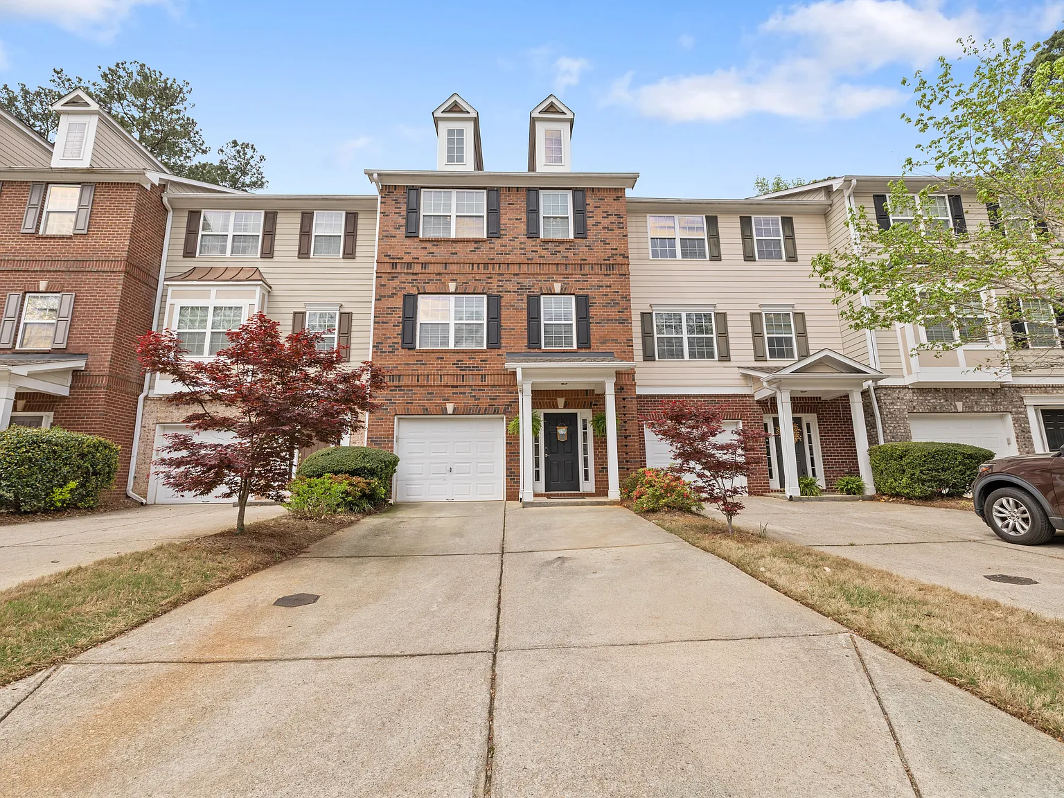 4 bed, 3.5 bath, 2090 sqft, $2,500 — Photo 2