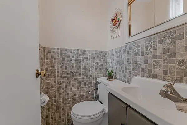 Sold by Prime Realty | media 7