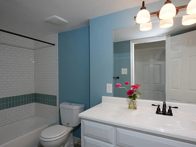 105 Runnymede Ave — Photo 8