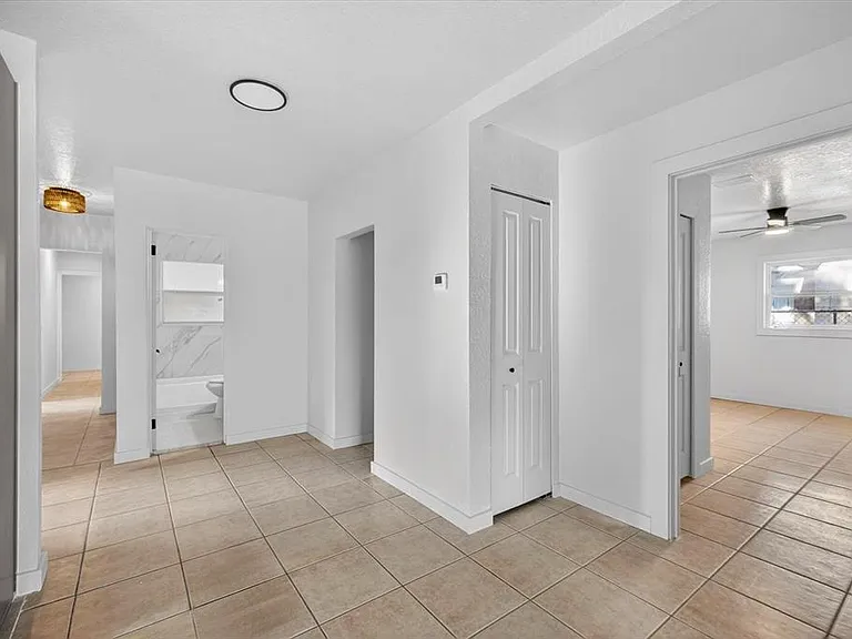 773 W Harbor Dr S — Photo 15