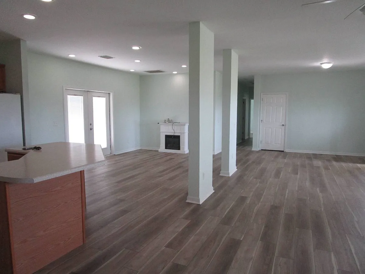 Building Photo - 6111 Sherwood Way #2