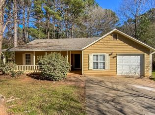 492 Maid Marion Ln, Stone Mountain, GA 30087