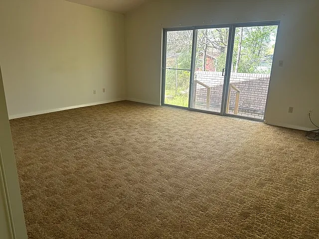 633 Harris St — Photo 5