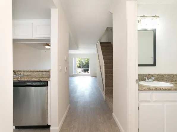 14521 Dickens St #14, Sherman Oaks, CA 91403