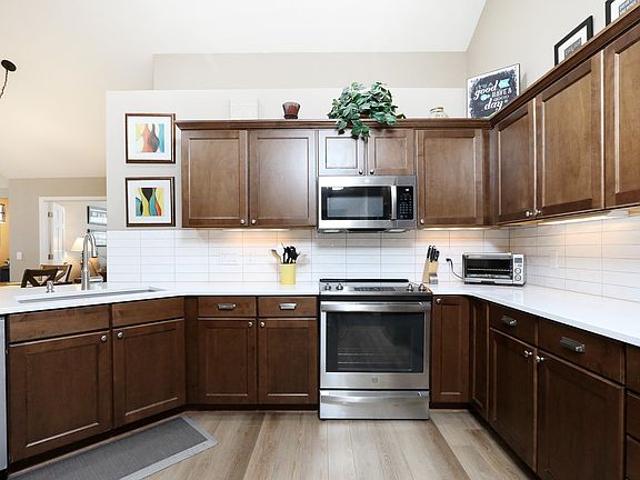 4th image of 3305 SE Glenstone Dr Unit 212