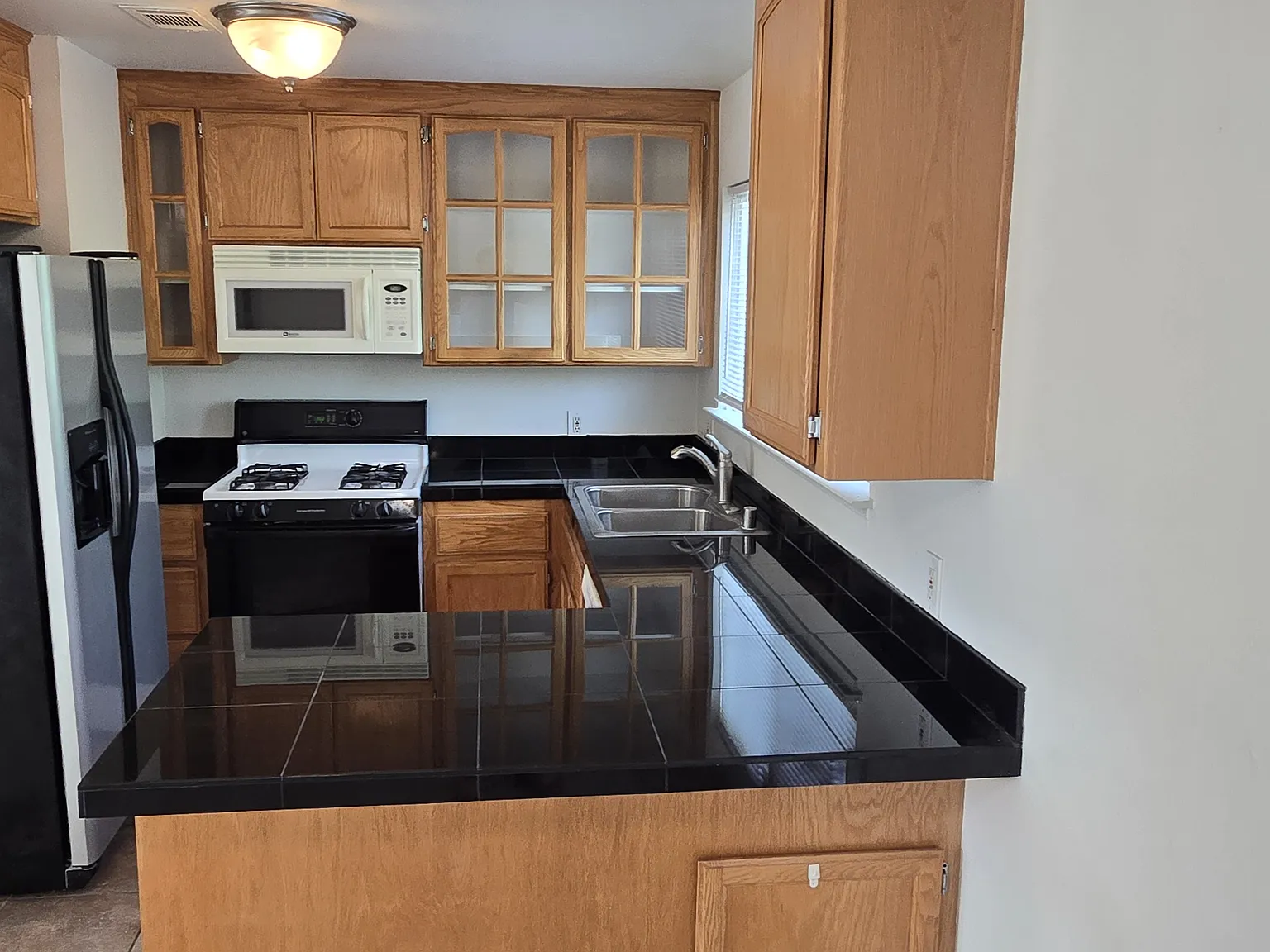 3-bed, 2-Bath SFR in Suisun City, $2600/mo (one month free w/lease) — Photo 4