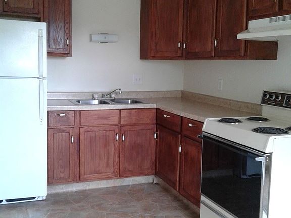 3rd image of 628 W 63rd St APT 3