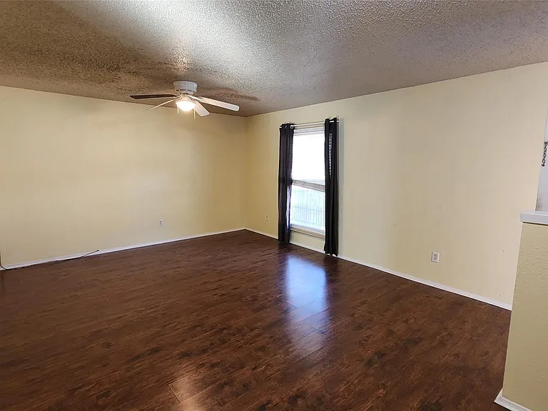 208 N Vandeveer St #4 — Photo 4