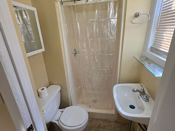 5th image of 1416 Hyde Park Ave