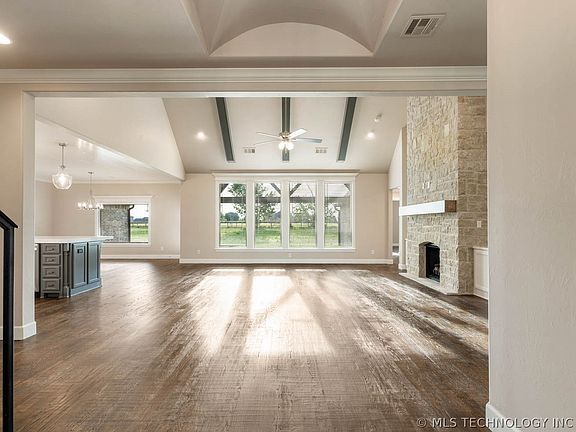 4th image of 2739 Creek Trail Ln