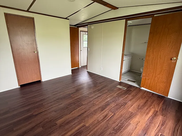607 Sand Ln — Photo 10