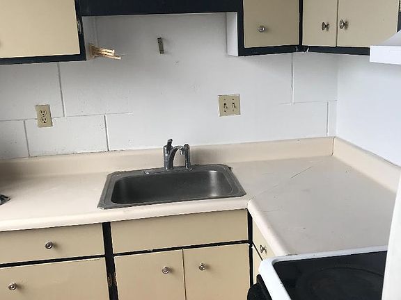 5th image of 936 Lehua Ave APT 203