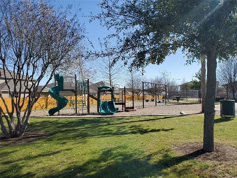317 Hyacinth Way — Photo 3