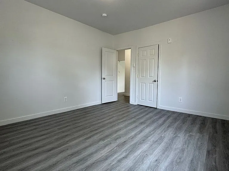 6751 N 13th St — Photo 30