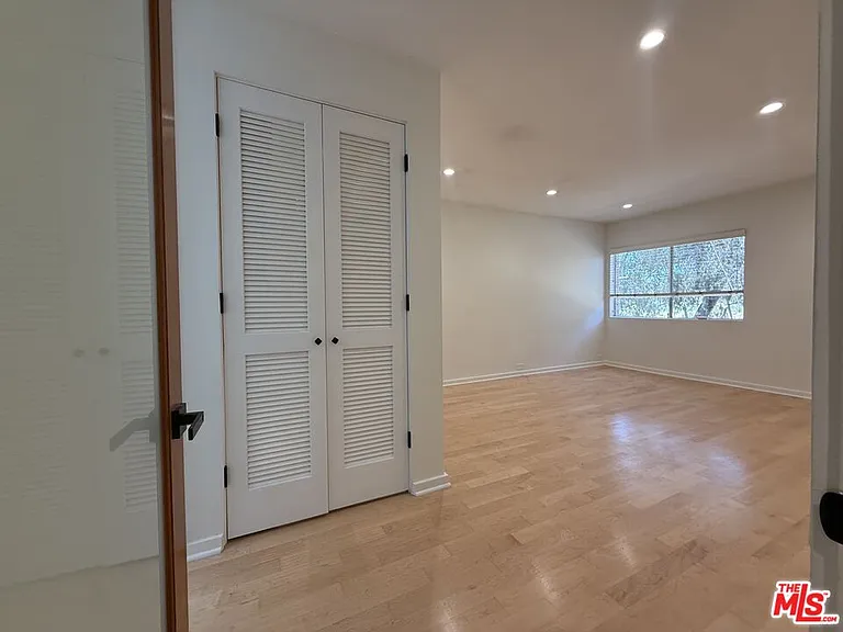 330 S Barrington Ave #309 — Photo 10