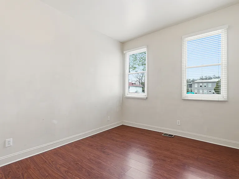 309 W 41st St #B — Photo 20