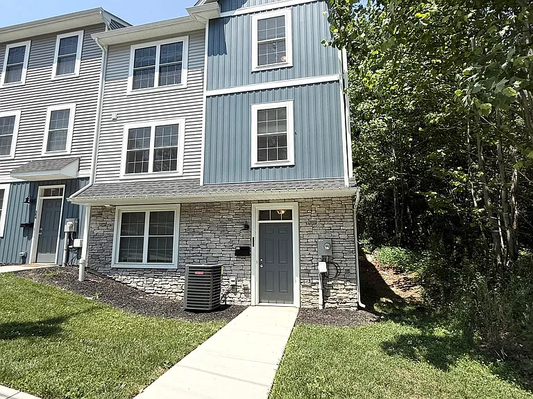 358 E Nesquehoning St — Photo 2