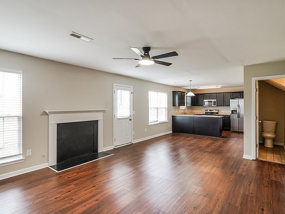 4th image of 1043 Vanguard Dr