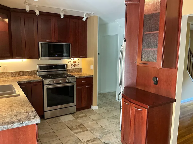 27 Marvin Dr — Photo 7