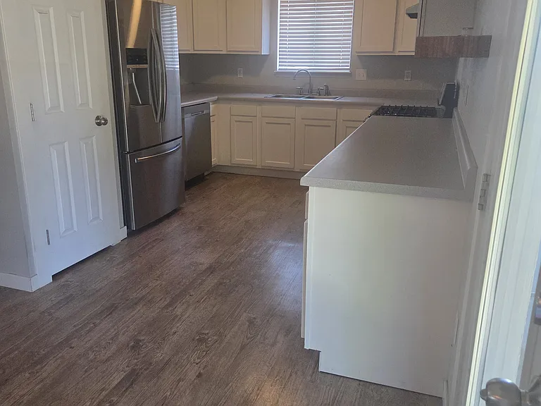 2938 Wellington Ave — Photo 2