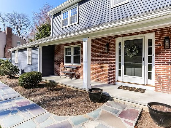2nd image of 22 W Colonial Rd