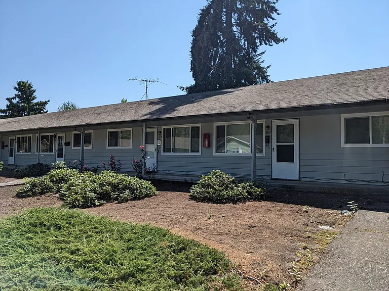 2512 Honeysuckle Way NE — Photo 1