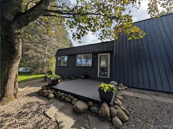 6191 Genesee Rd, Springville, NY 14141