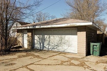 3rd image of 14621 Des Plaines St
