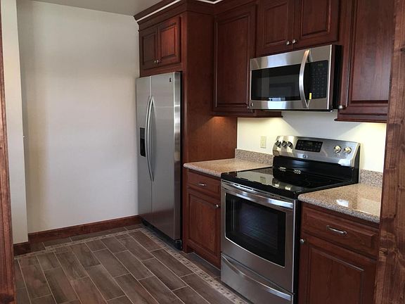 5th image of 898 N Burritt Ave