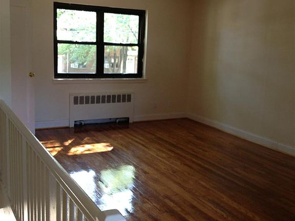 5th image of 2862 Hylan Blvd