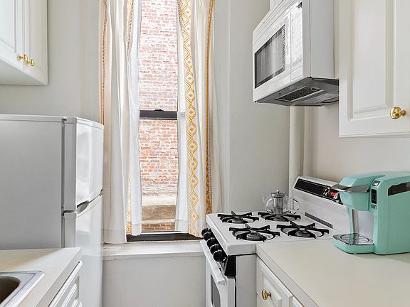 3rd image of 741 W End Ave APT 5F