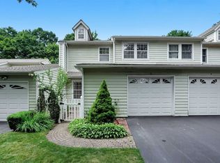 4 Victorian Ct, Huntington, NY 11743