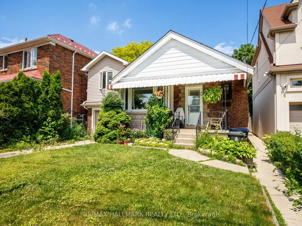 8 Davies Cres, Toronto, ON M4J 2X5