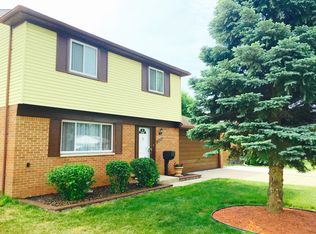 38250 Warwickshire Dr, Sterling Heights, MI 48312