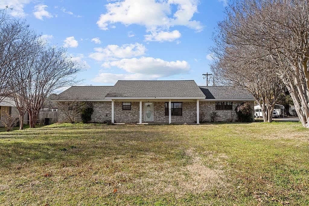 351 N A Ave, Garrison, TX 75946 | MLS #22400175 | Zillow