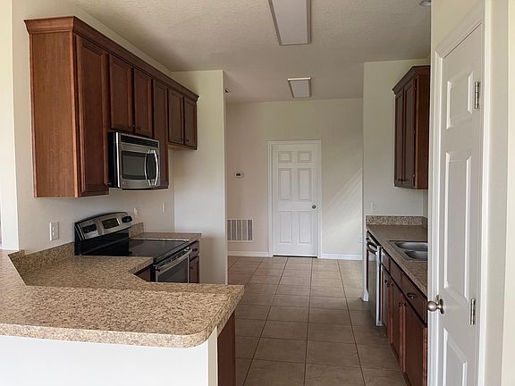 3rd image of 827 Battery Pointe Dr