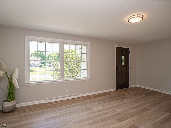 5th image of 11391 Michelle Dr NW