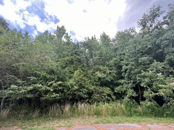 Salishan Dr, Halifax, VA 24558