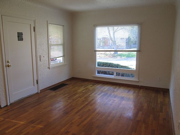 4th image of 219 S 15th Ave #2