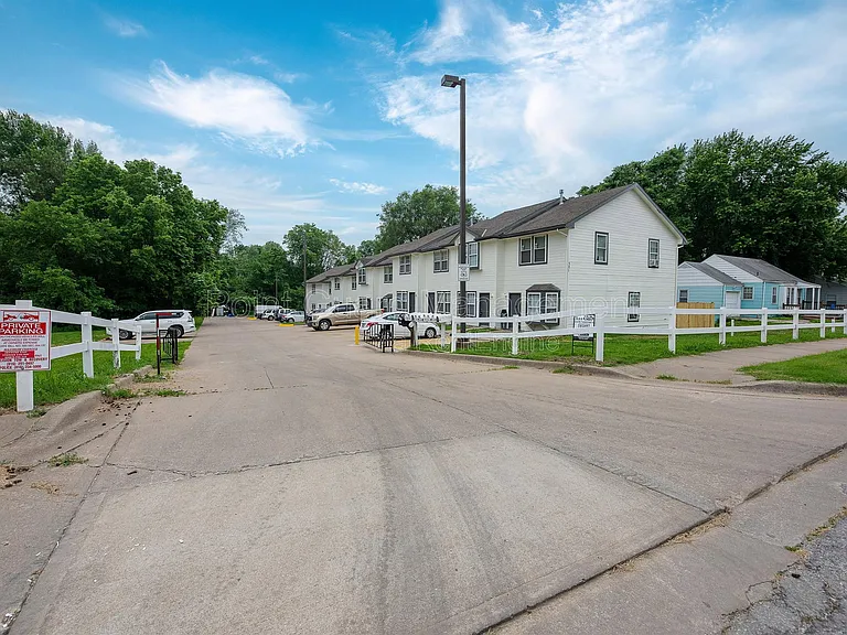 321 W South Ave — Photo 48