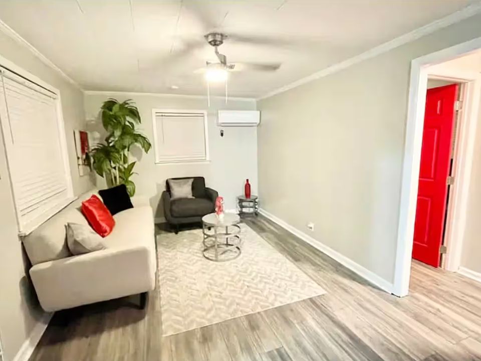 1st image of 701 N Greenwood Ave