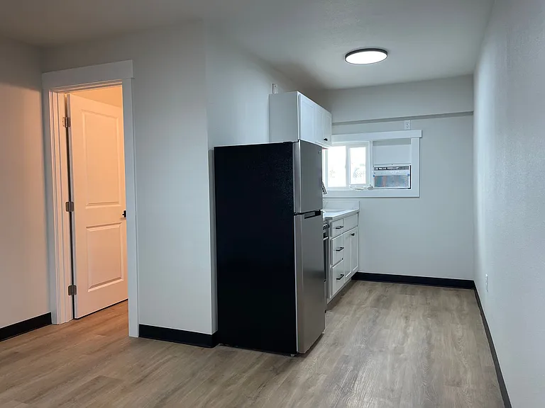 2128 W Broadway Ave — Photo 12