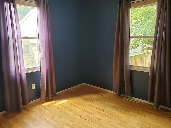 3rd image of 119 Lee Ave