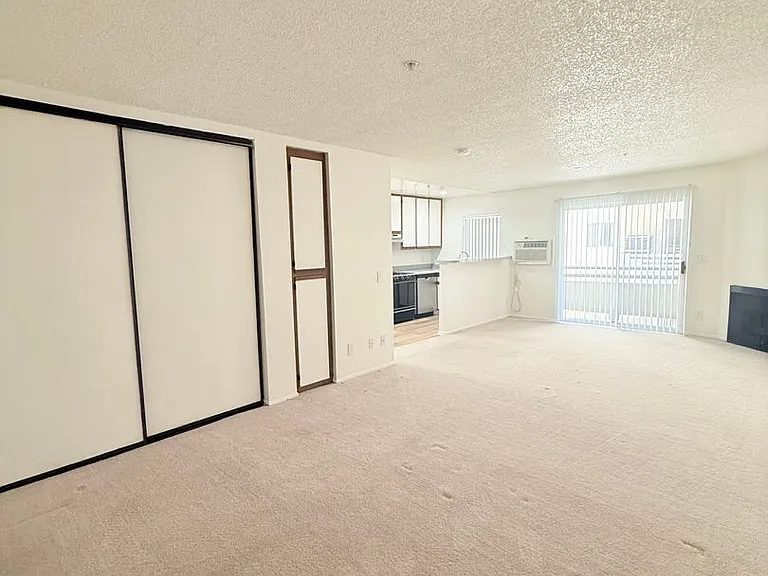 400 Westmoreland Apartments - Modern, approachable, city-living vibe — Photo 17