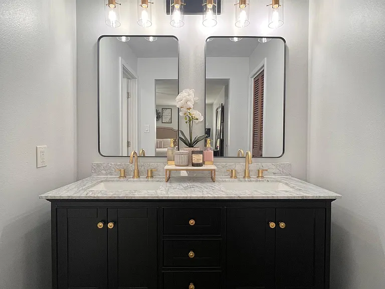 primary bedroom vanity