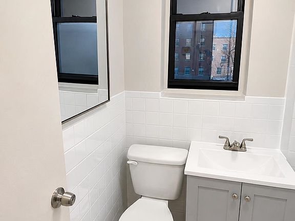 3rd image of 50 Reservoir Ave