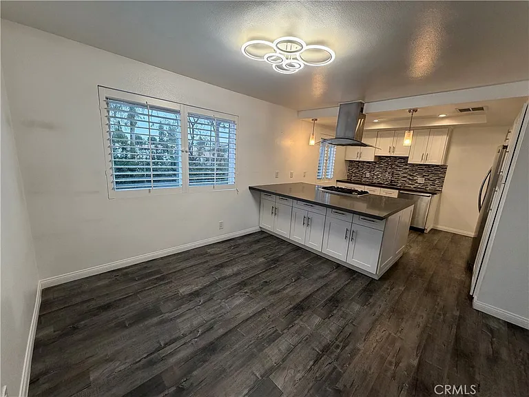 18333 Hatteras St #62 — Photo 6